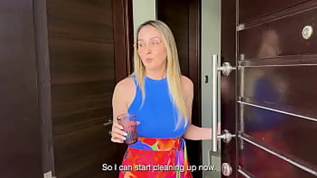 Stretched out her young pussy🌮️ on my old cock🍆′