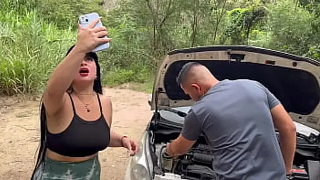 ′Some dude assists with my broken-down ride and ends up filling my lips with spunk′