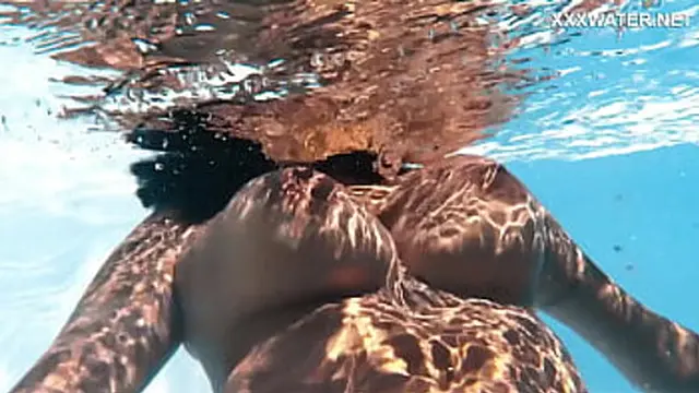 Hot Venezuelan babe enjoys poolside swim session