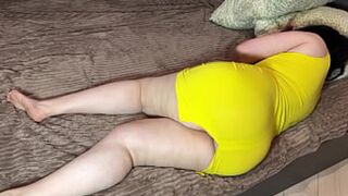 Housewife eagerly lets dick🍆 into both mouth and ass🍑