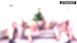 Crazy圣诞夜德国办公室美女群聊(letsdoeit)