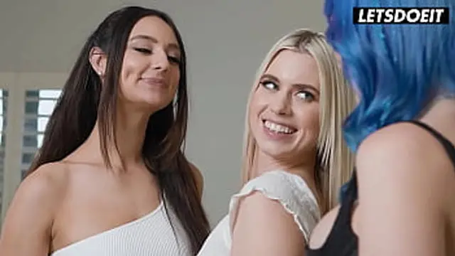 Yoga Babe Eliza Ibarra Seduces Jill Kassidy & Jewelz Blu Into Lesbian Fuck - A GIRL KNOWS