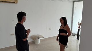 Horny🥵 Neighbor Barters Big ASS🍑 for Novice Bricklayer's Pleasure, Inducing Internal Release
