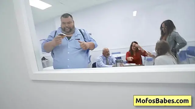 Sasha Pearl & Parker Ambrose: Busty Office Worker Pleasing a Larger Dick🌭 During Lunch