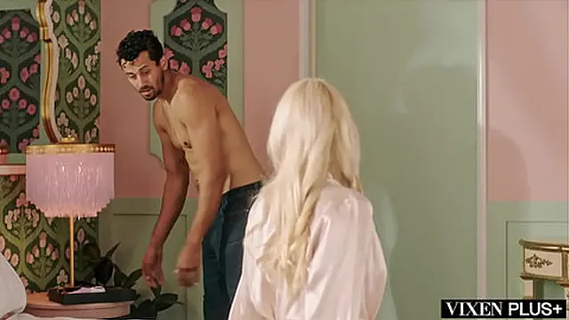 VIXENPLUS Dream milf Alexis Licks College Guys Dry