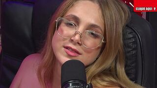 NAUGHTY YOUNG GIRL CUMMING IN THE SIRIRICA