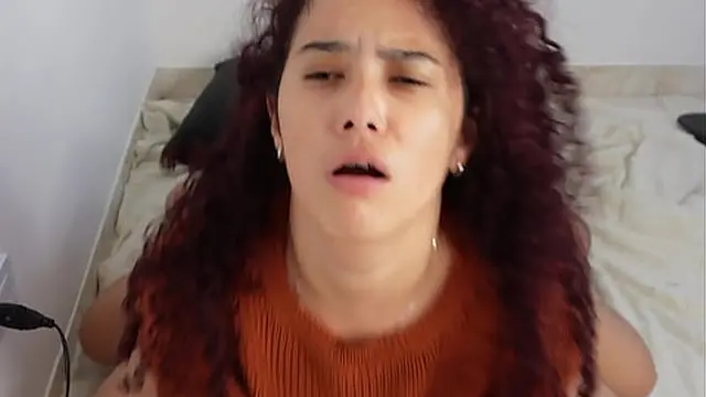 I′m very horny he follows me to a mature woman-real homemade sex