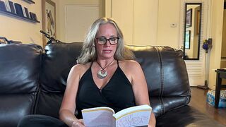 Nina Nite reads for you