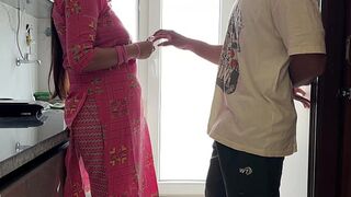 Aunt's fucking: The young nephew fucked the step aunt with a big ass hard after wearing a female condom.