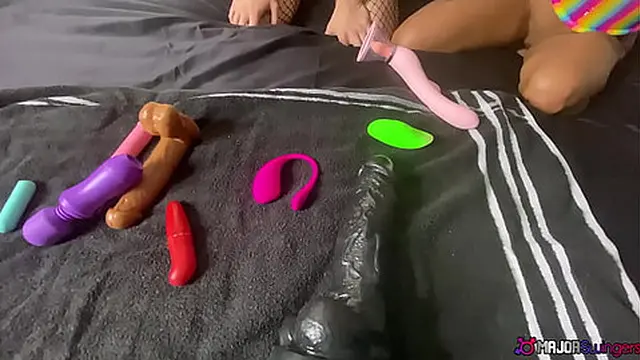 Kinky MILFs Ava Valentina And Selina Moon Share Rome Major′s BBC!