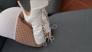 MILF with perfect body shows off in heels and pantyhose