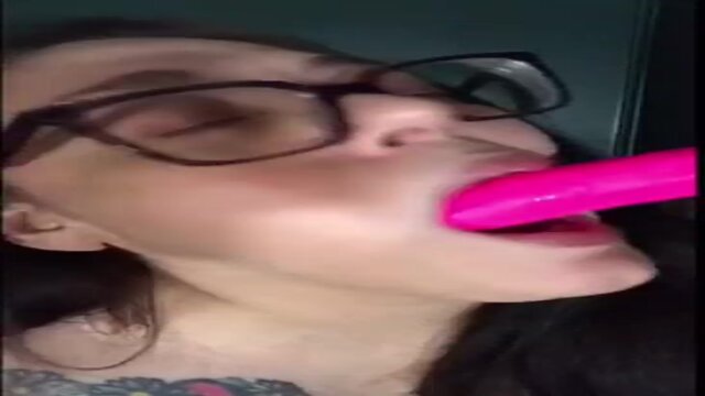 Hot MATURE BABE gives sloppy BJ with huge boobs and butt