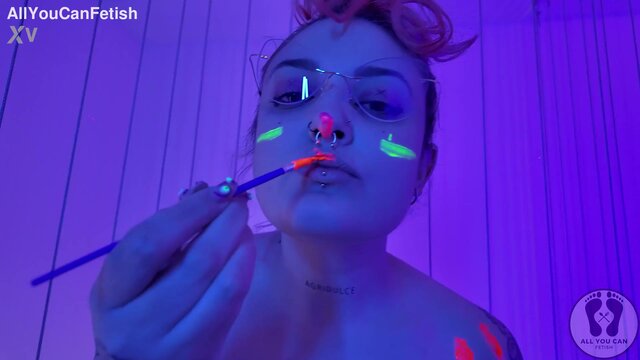 Stripper avatar shows off her twerk in colorful light painting