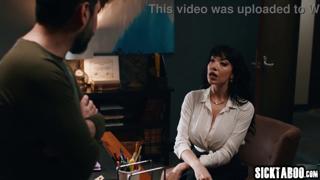 Big-titted Little Puck MILF receives sloppy blowjob from devoted little fan